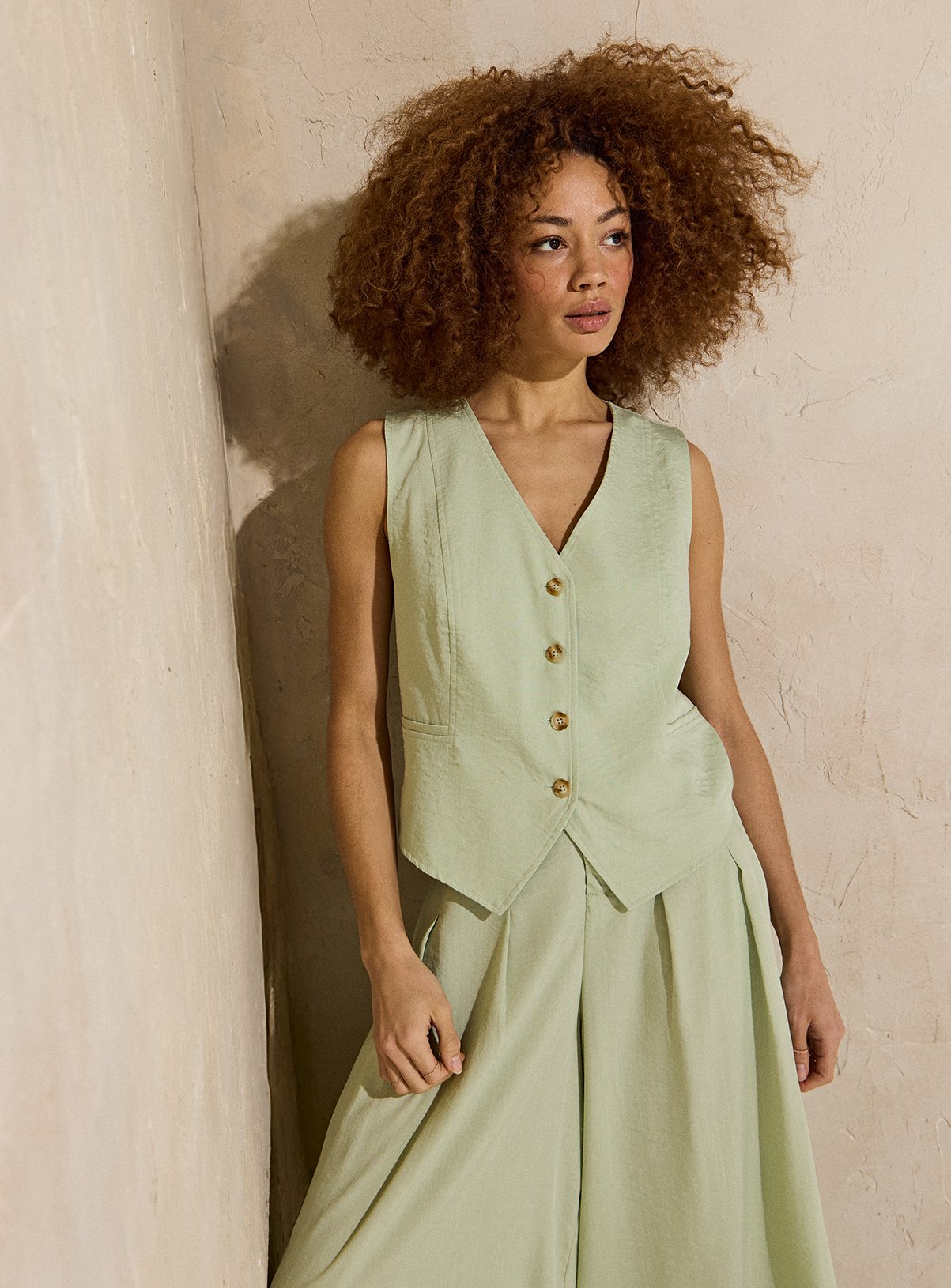 EVERBELLE Green Soft Tailored Waistcoat 18 - Image 3 thumbnail